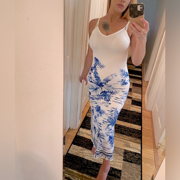 Dior Girl ⭐️ vacation Maxi dress! Shein size small 🌴🍹 - Picture 7 of 14